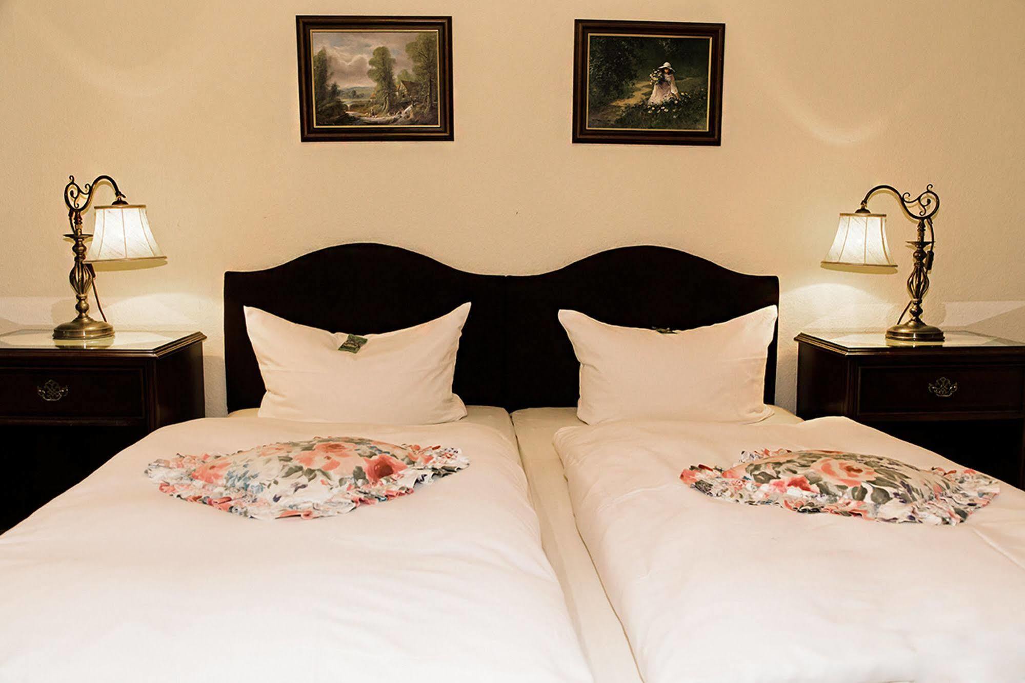 Hotel Kronprinz فالكنزيه المظهر الخارجي الصورة